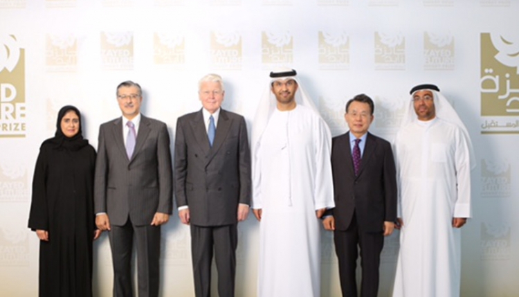 (L-R) Dr Behjat Al Yousuf, Provost, Masdar Institute of Science and Technology and Chair of the Zayed Future Energy Prize Selection Committee; Adnan Z. Amin, Director General of the International Renewable Energy Agency; Ólafur Ragnar Grímsson, Former President of the Republic of Iceland and Chair of the Zayed Future Energy Prize Jury; His Excellency Dr Sultan Ahmed Al Jaber, UAE Minister of State and Director General of the Zayed Future Energy Prize; Dr Han Seung-Soo, Former Prime Minister of the Republic of Korea and Vice-Chair of the Zayed Future Energy Prize Jury; and His Excellency Ahmed Ali Al Sayegh, Chairman of Global Marketplace, Abu Dhabi